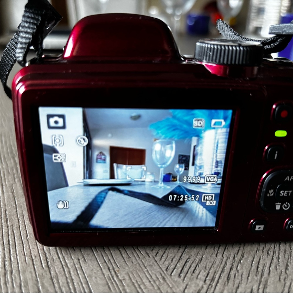 Kodak Metallic Red Bridge Camera with Black Grip and Silver Lens Ring - Picture 2 of 6